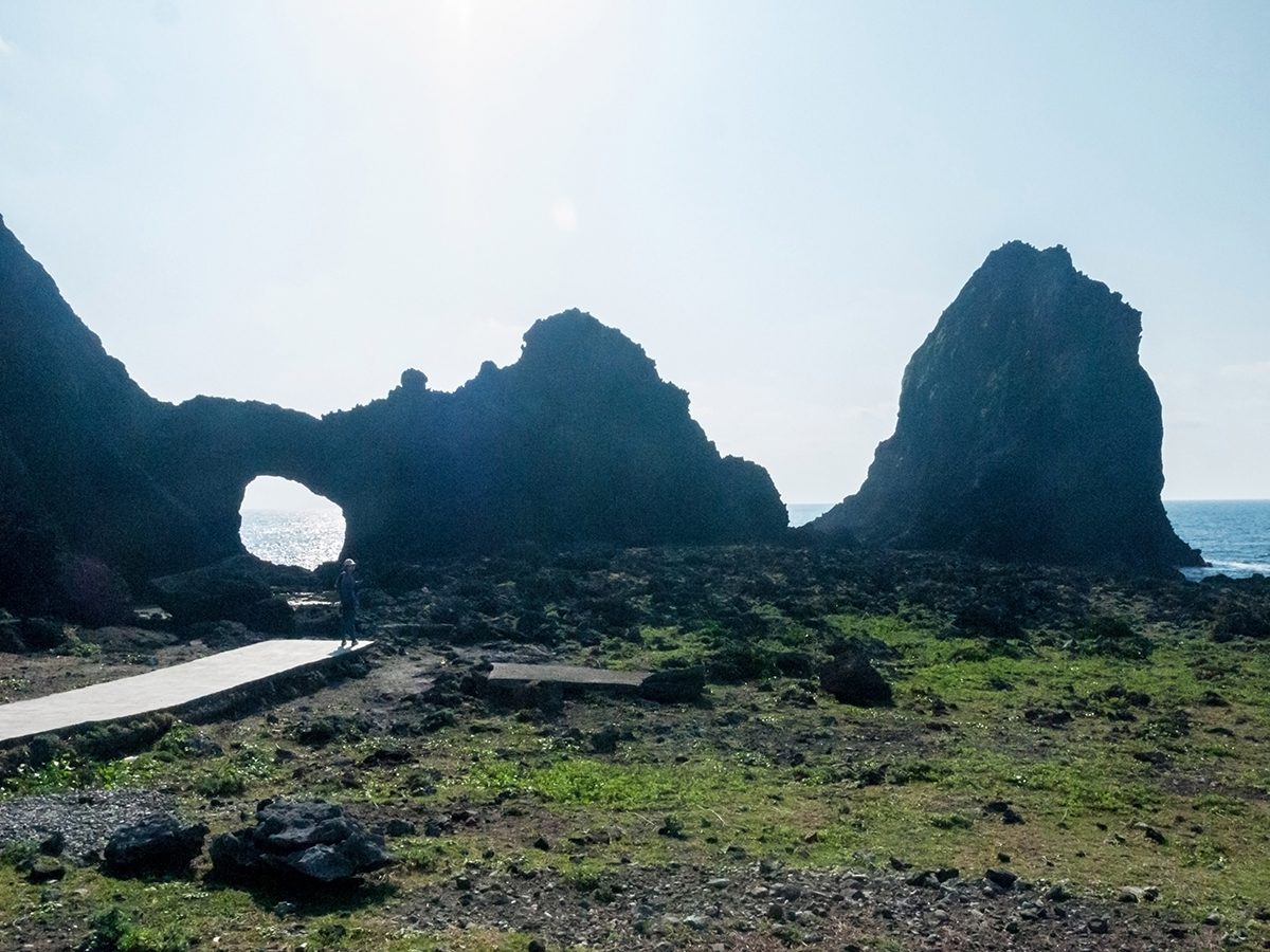 蘭嶼情人洞的海蝕拱門
