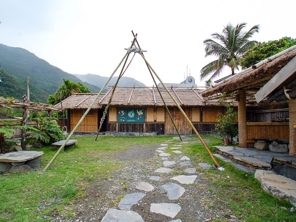 金峰鄉嘉蘭村部落廣場的傳統建築